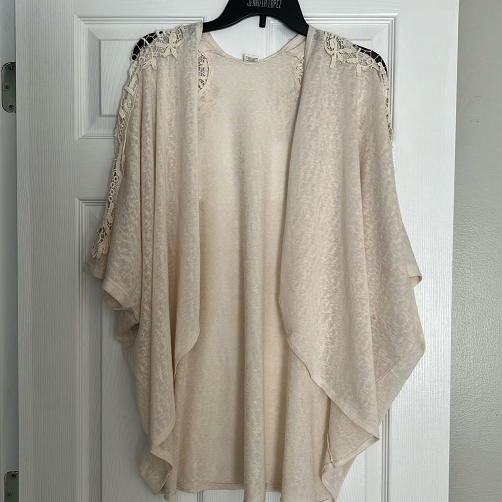 Cream Floral Appliqué Cardigan